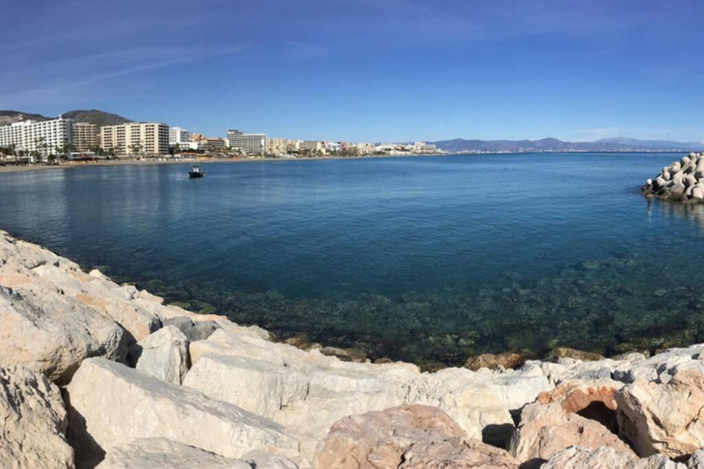 Carihuela Front Beach 토레몰리노스 외부 사진