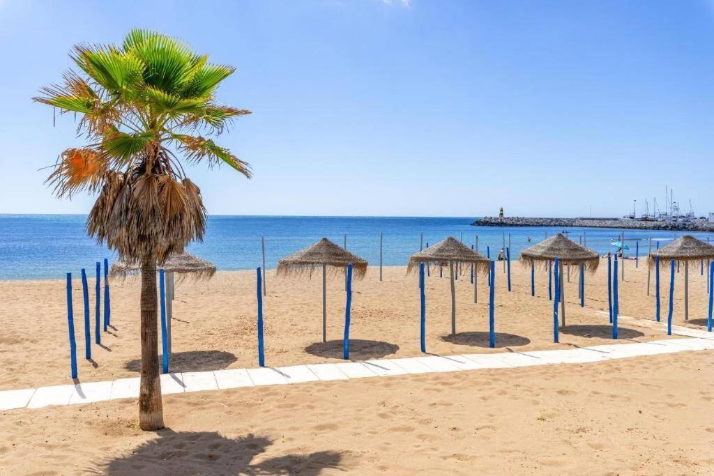 Carihuela Front Beach 토레몰리노스 외부 사진